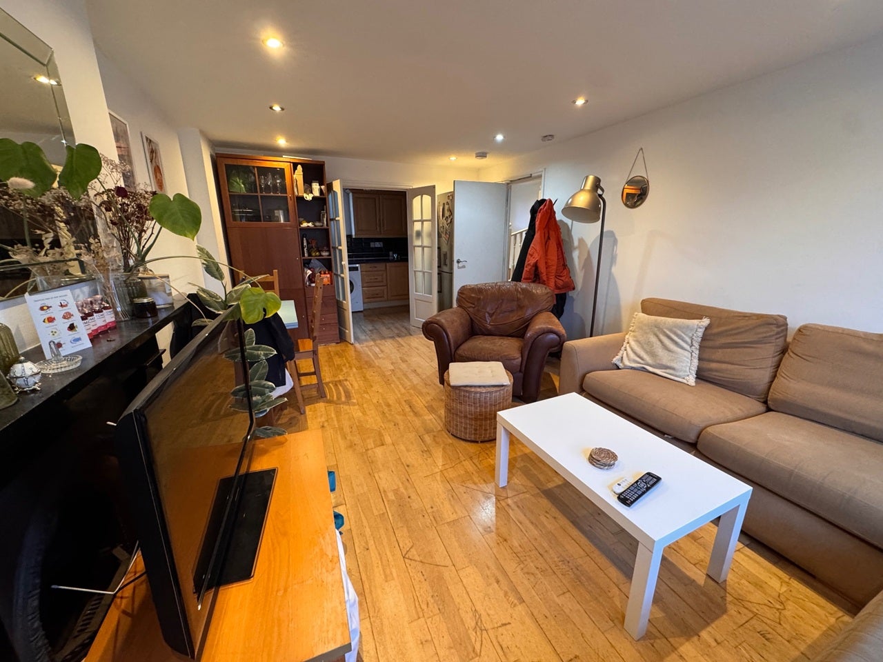Flat Saltoun Road in Greater London
