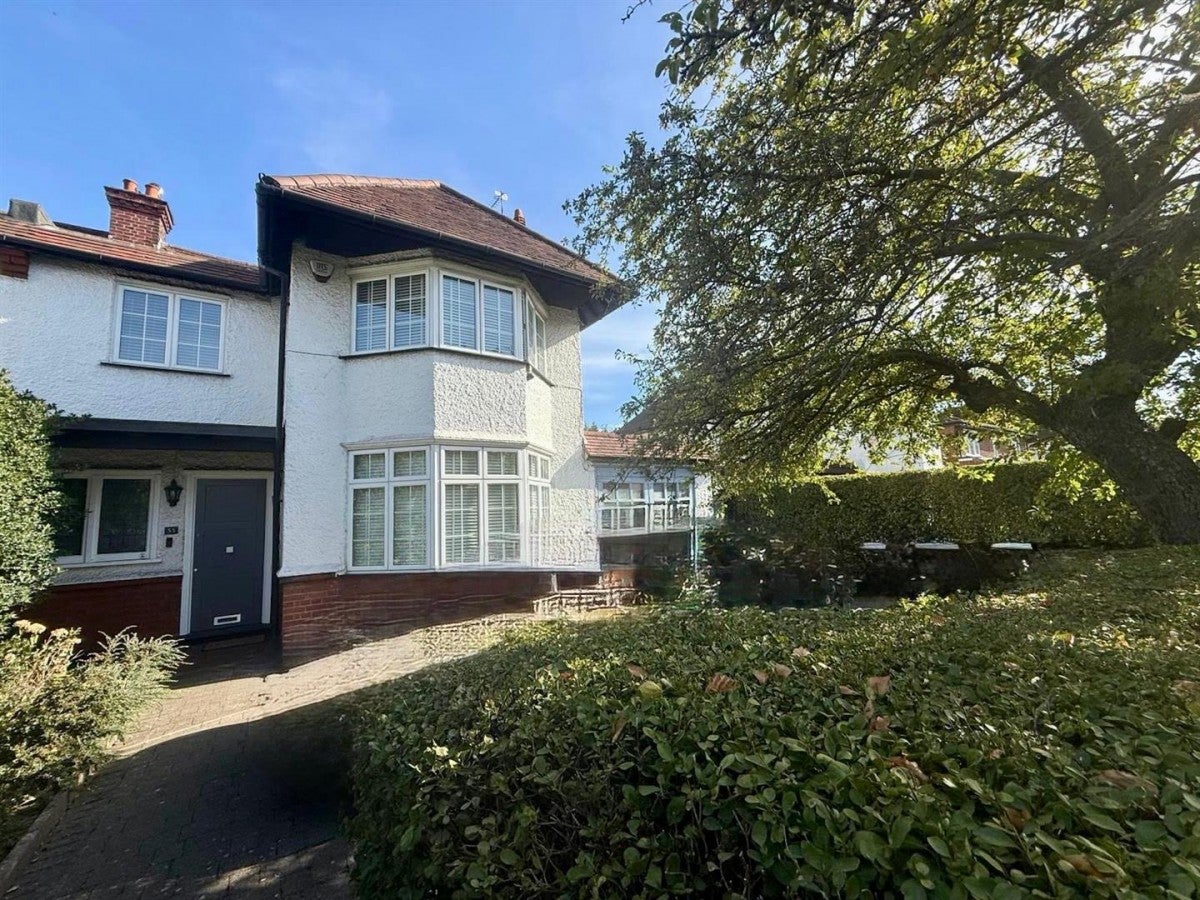 House Woodcroft Avenue in Greater London