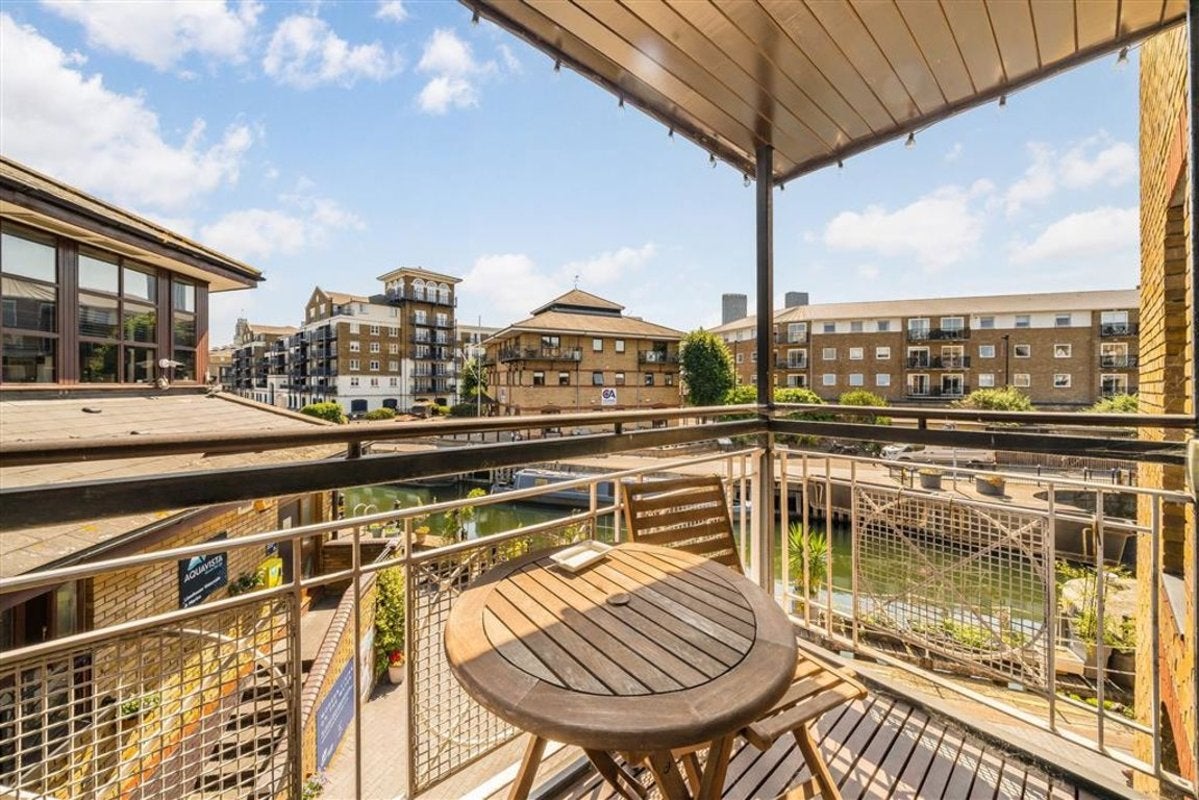 House Goodhart Place in Greater London