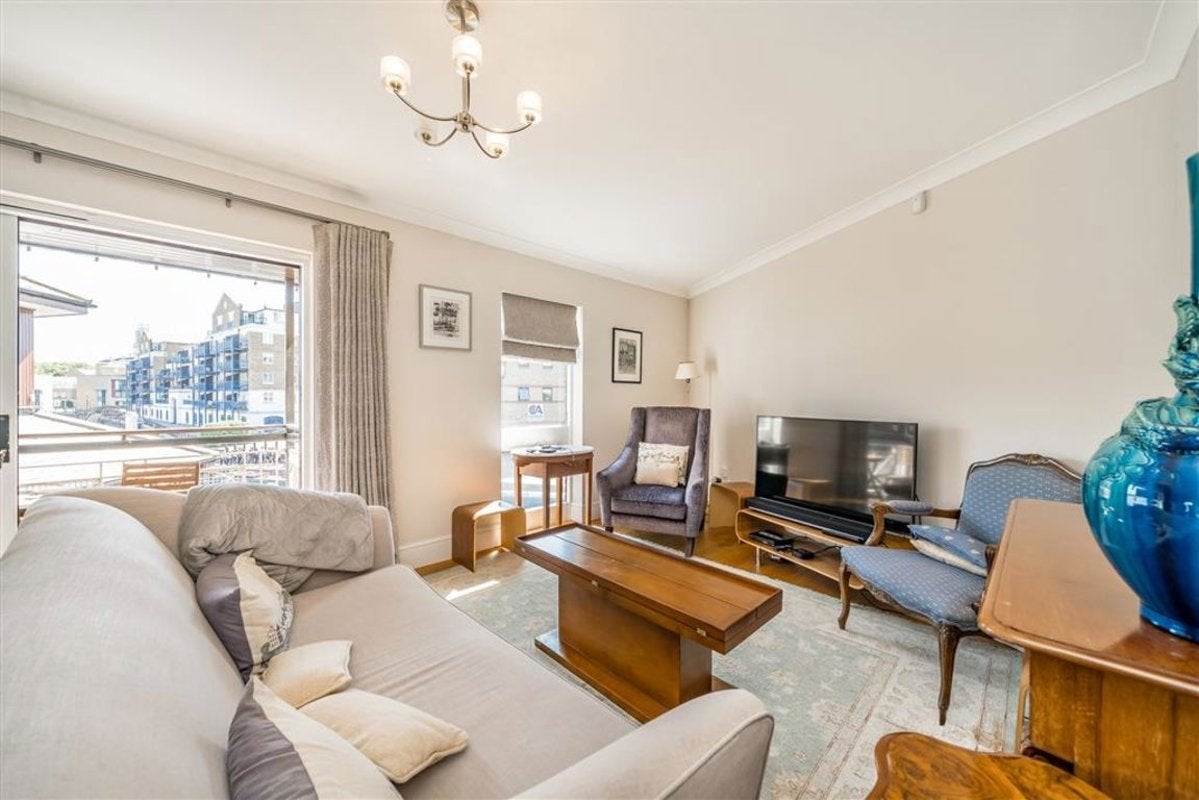 House Goodhart Place in Greater London
