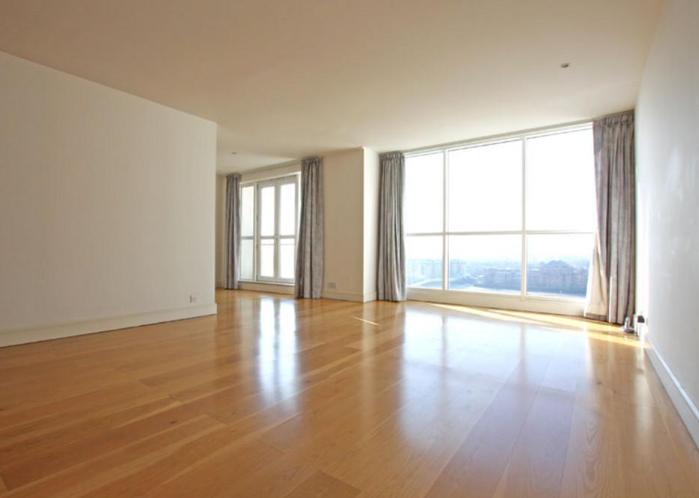 Flat Westferry Circus in Greater London