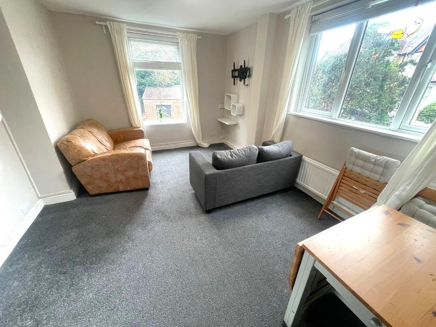 Flat Mountfield Road in Greater London