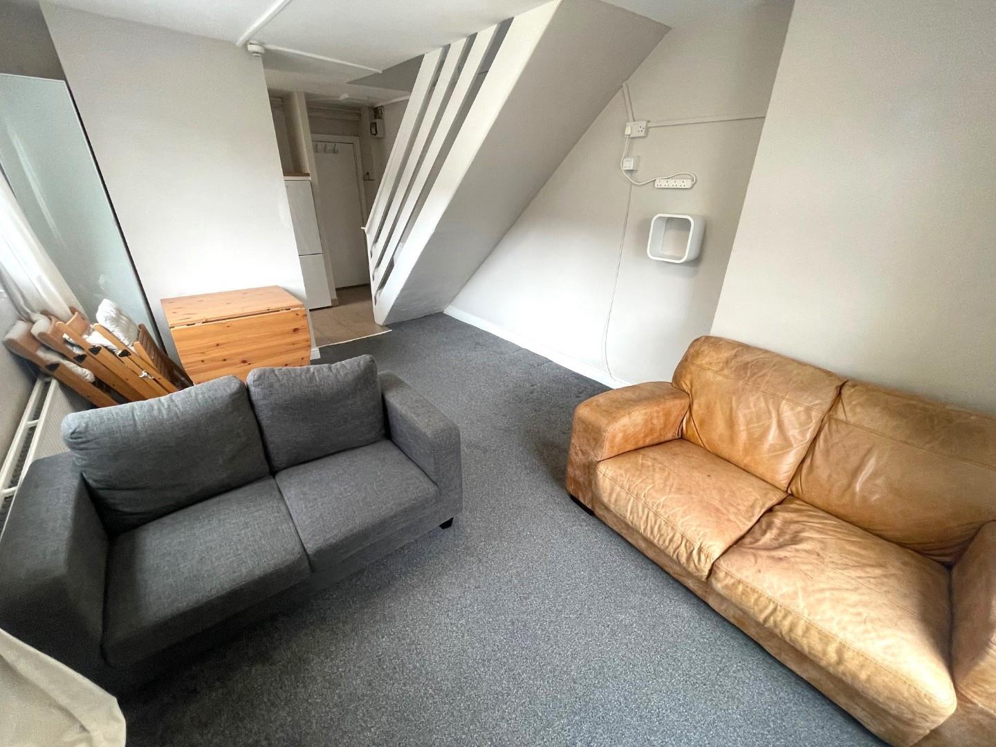 Flat Mountfield Road in Greater London