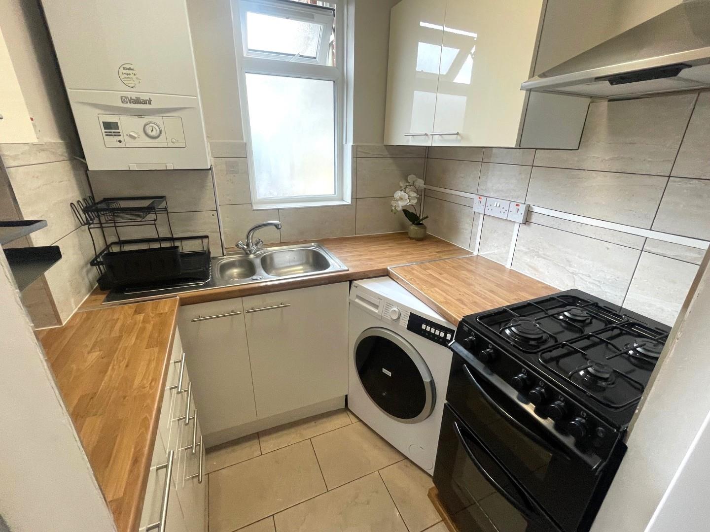 Flat Mountfield Road in Greater London