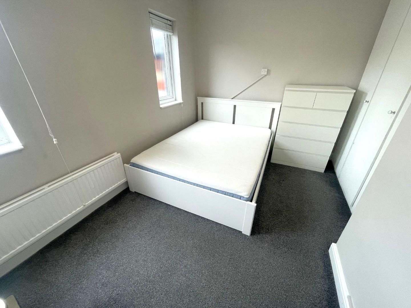 Flat Mountfield Road in Greater London