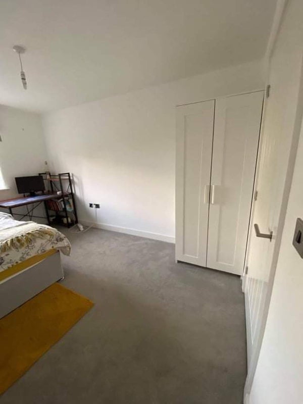 Room Woodfield Road in Trafford