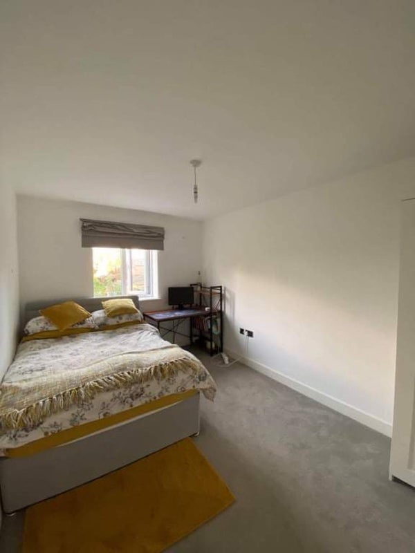 Room Woodfield Road in Trafford