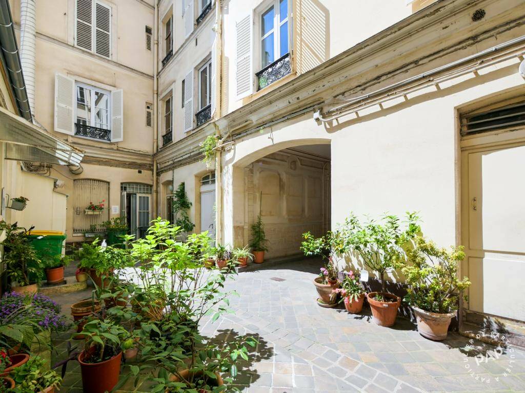 Flat Parvis du Sacré-Cœur in Paris
