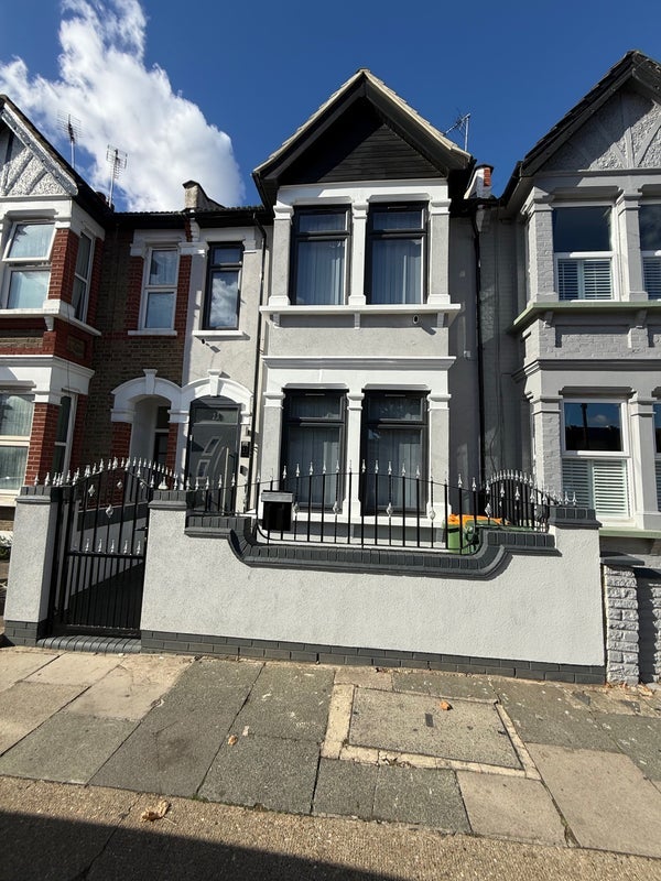 Room Deanery Road in Greater London