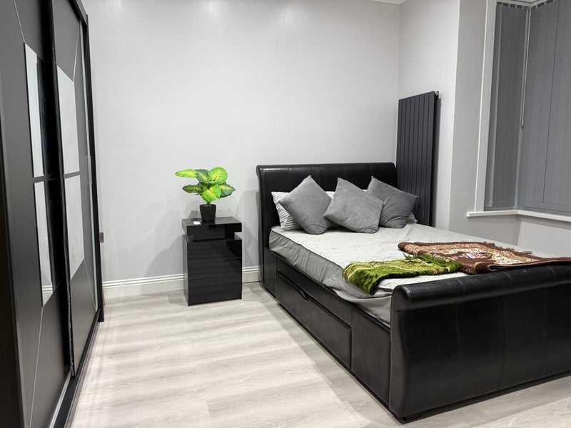 Room Deanery Road in Greater London