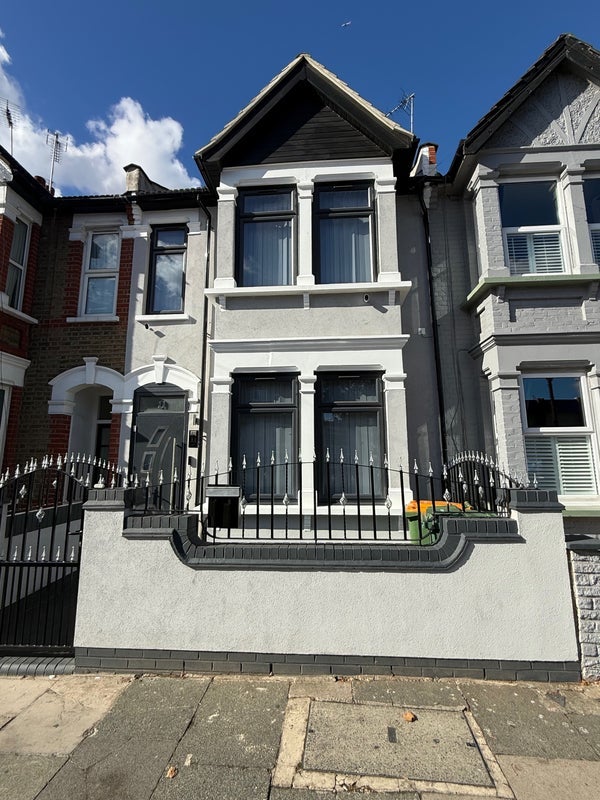 Room Deanery Road in Greater London