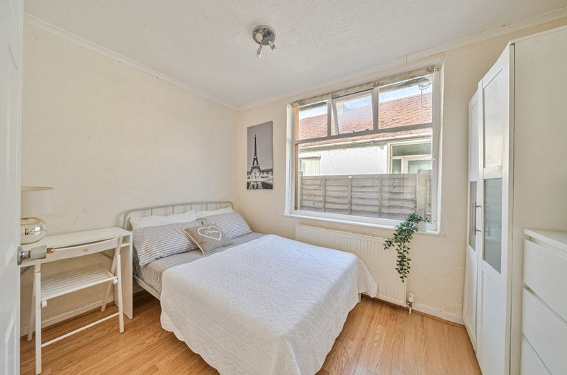 Room Elmshott Lane in Slough