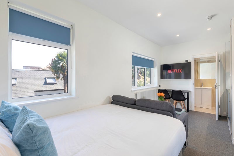 Flat Friary Road in Greater London
