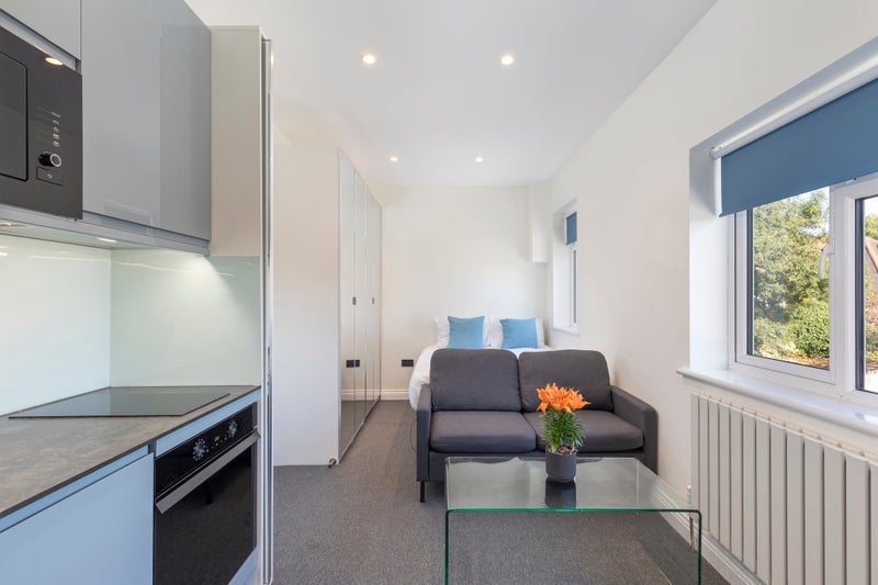 Flat Friary Road in Greater London