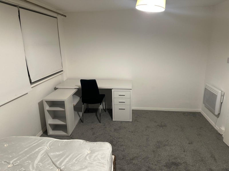 Room Westwood Road in East Kilbride