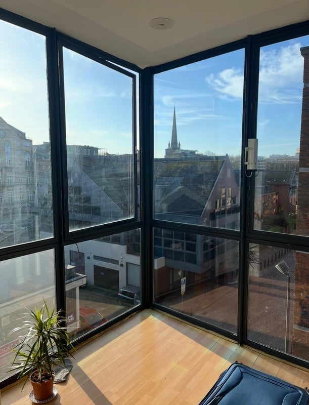 Flat Queen Square Avenue in Bristol