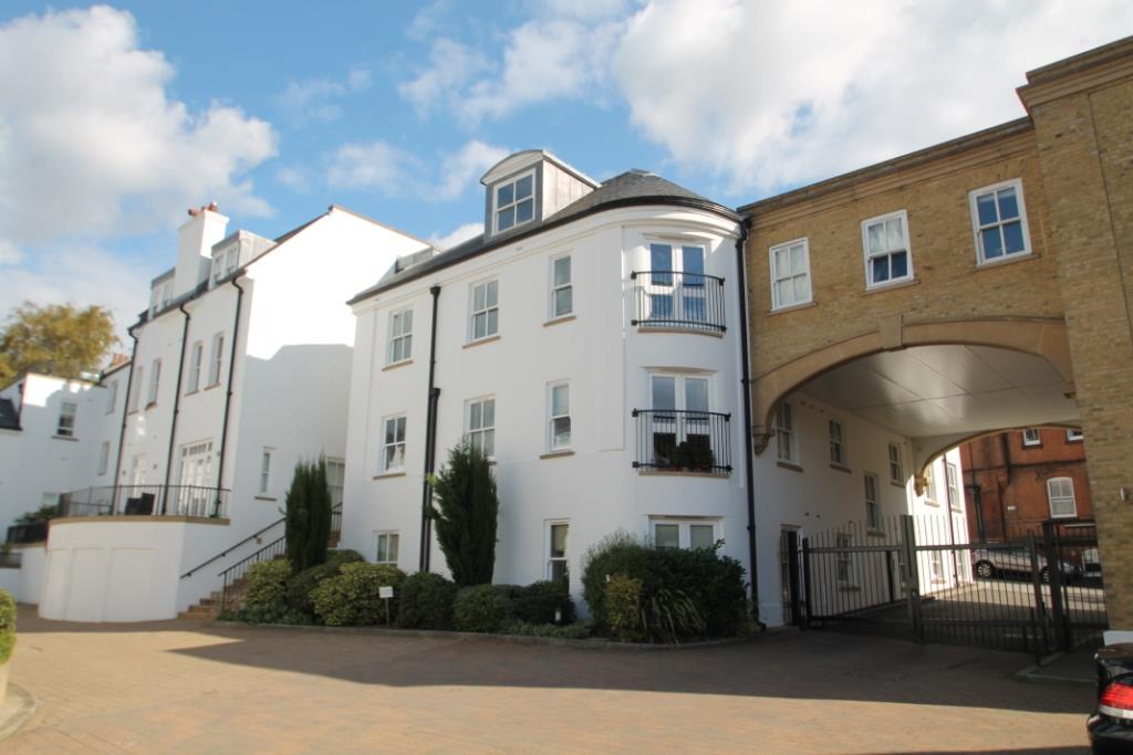 Flat King Henry Mews in Greater London