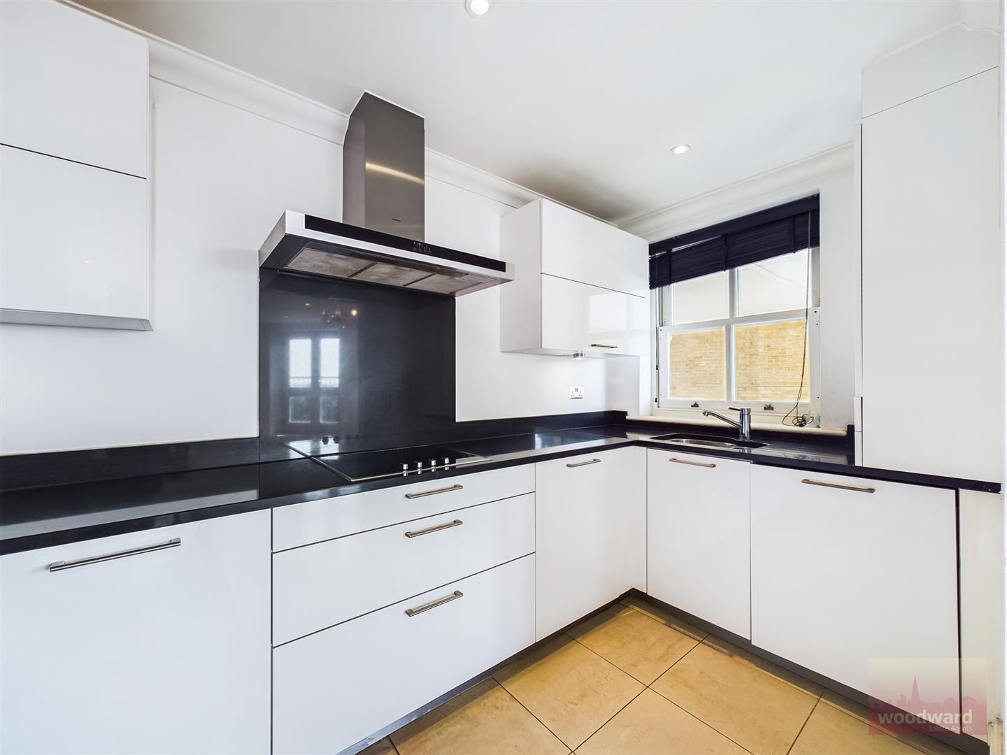 Flat King Henry Mews in Greater London