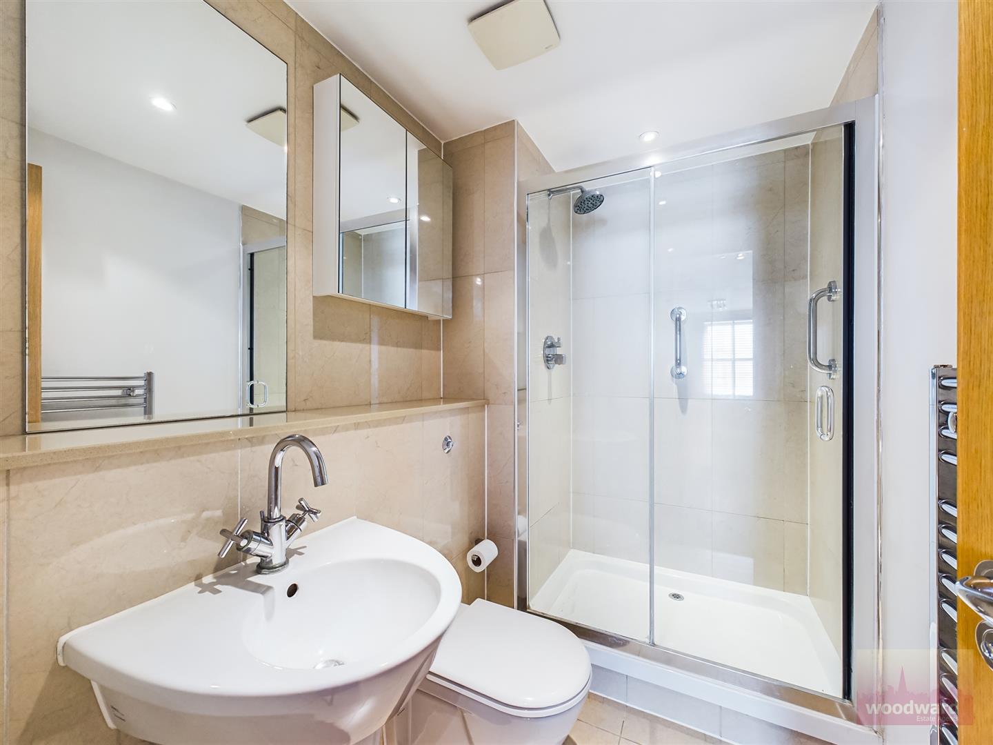 Flat King Henry Mews in Greater London