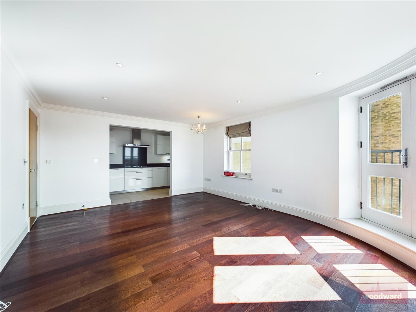 Flat King Henry Mews in Greater London