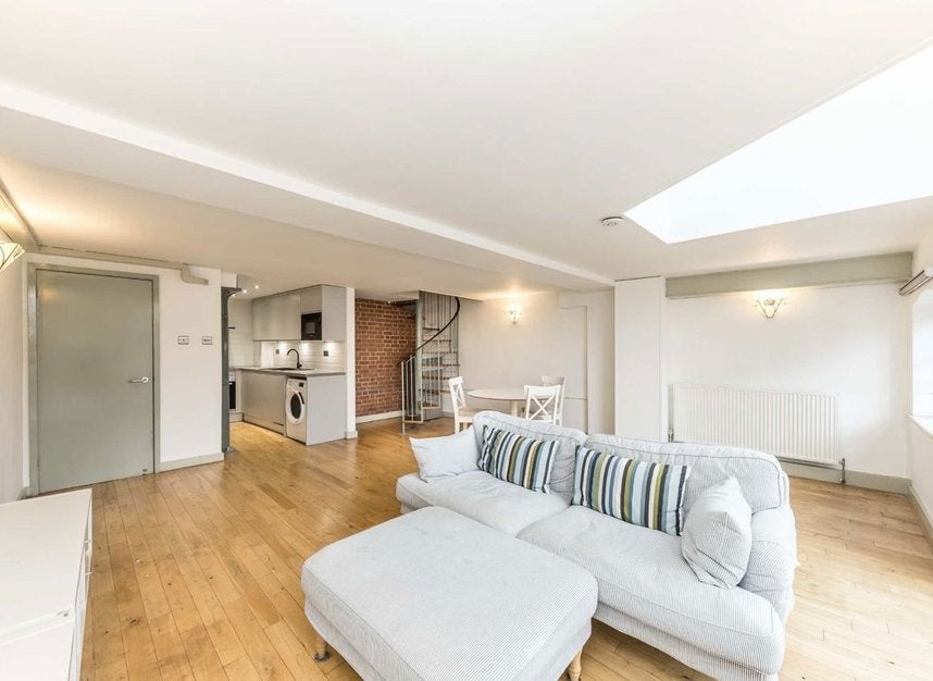 Flat Deal Street in Greater London