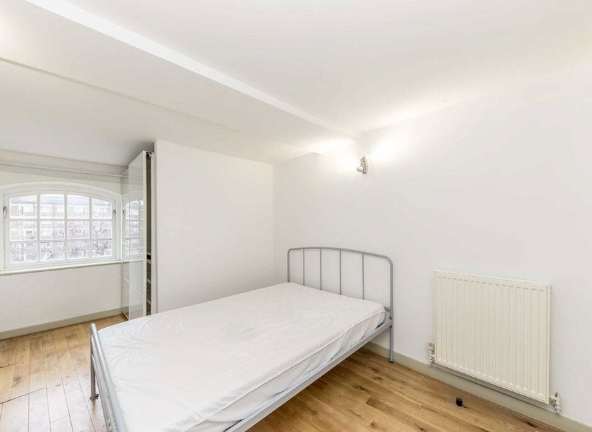 Flat Deal Street in Greater London