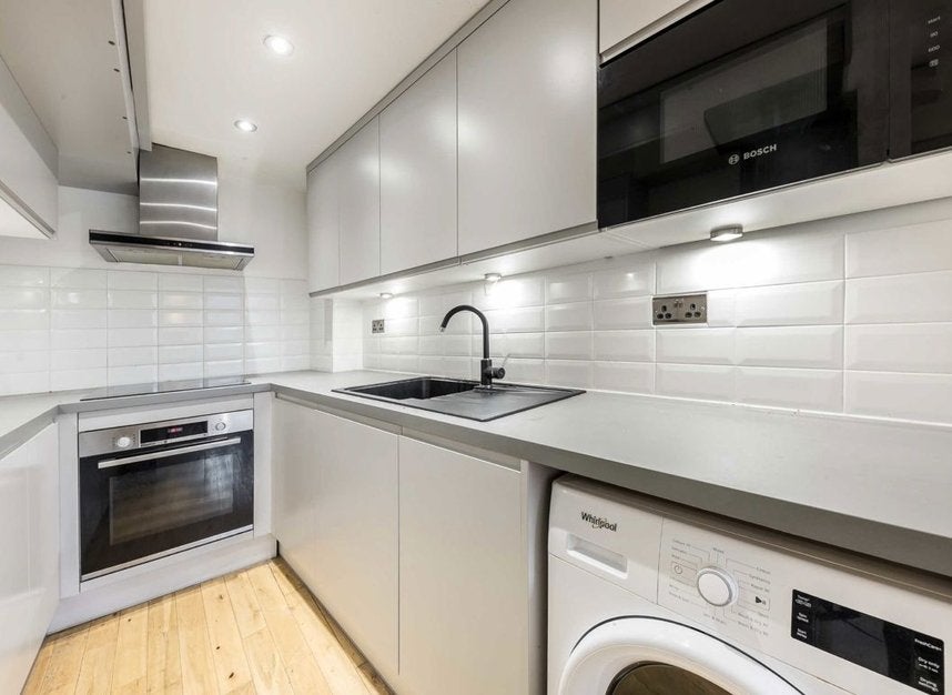 Flat Deal Street in Greater London