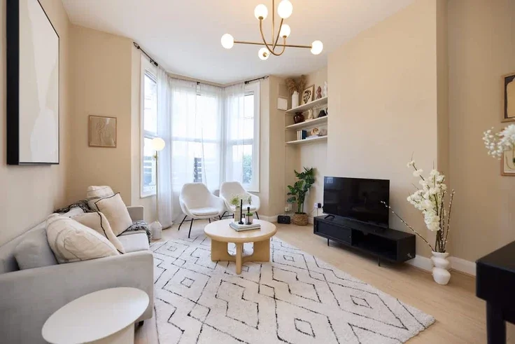 Flat Tubbs Road in Greater London