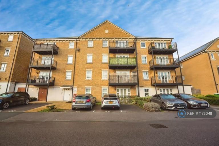 Flat Richmer Road in Greater London