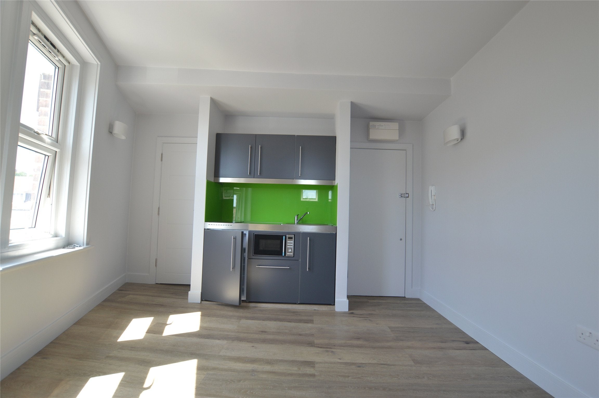 Flat Wimbledon Park Road in Greater London