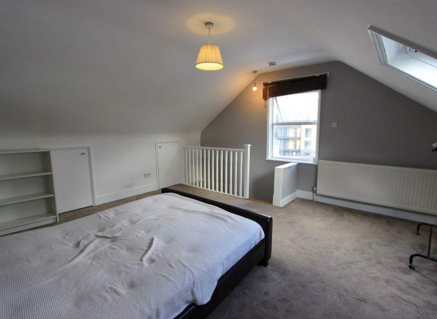 Flat Castle Road in Greater London