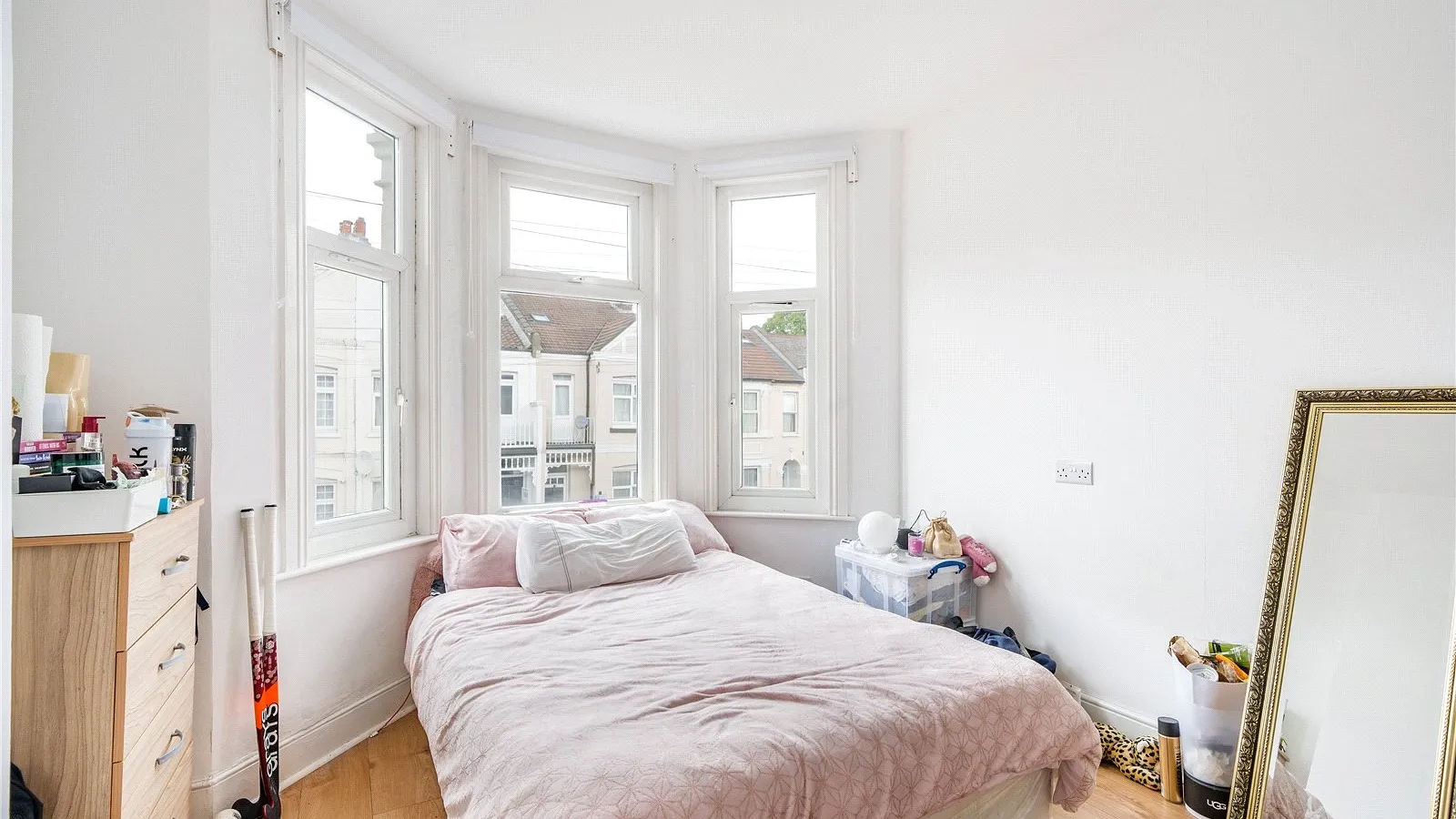 Flat Chesterfield Gardens in Greater London