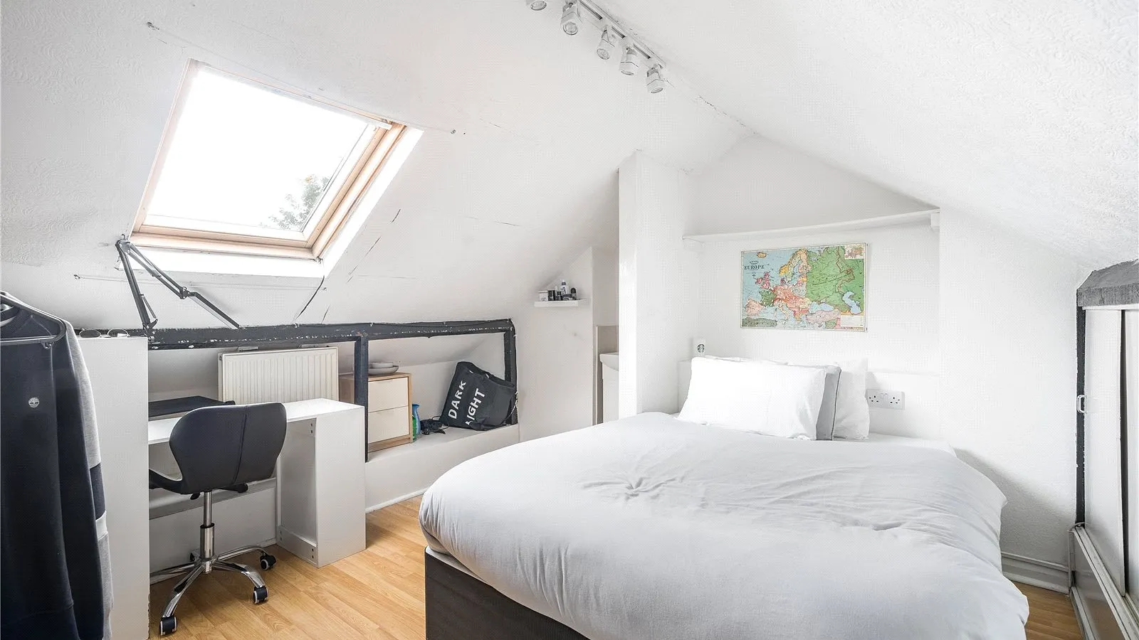 Flat Chesterfield Gardens in Greater London