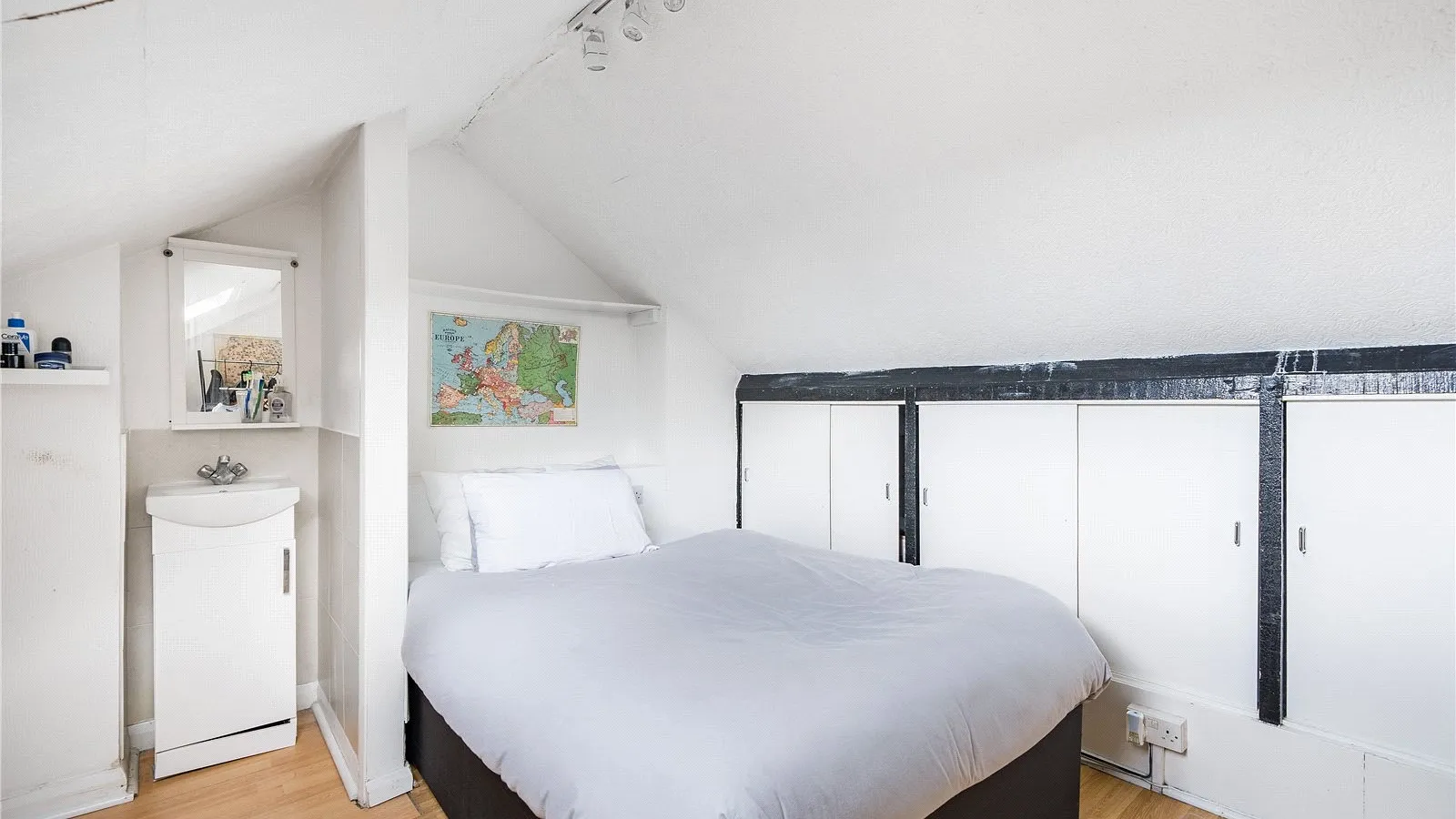 Flat Chesterfield Gardens in Greater London