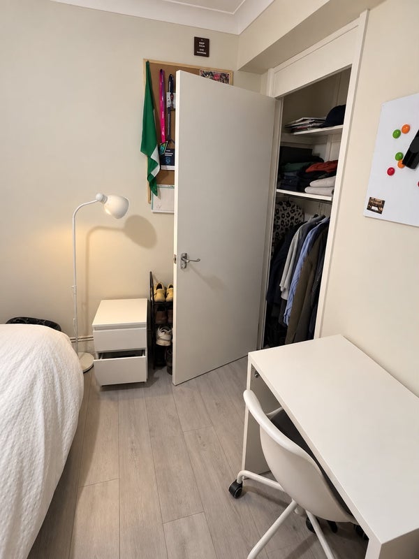 Room Aske Street in Greater London