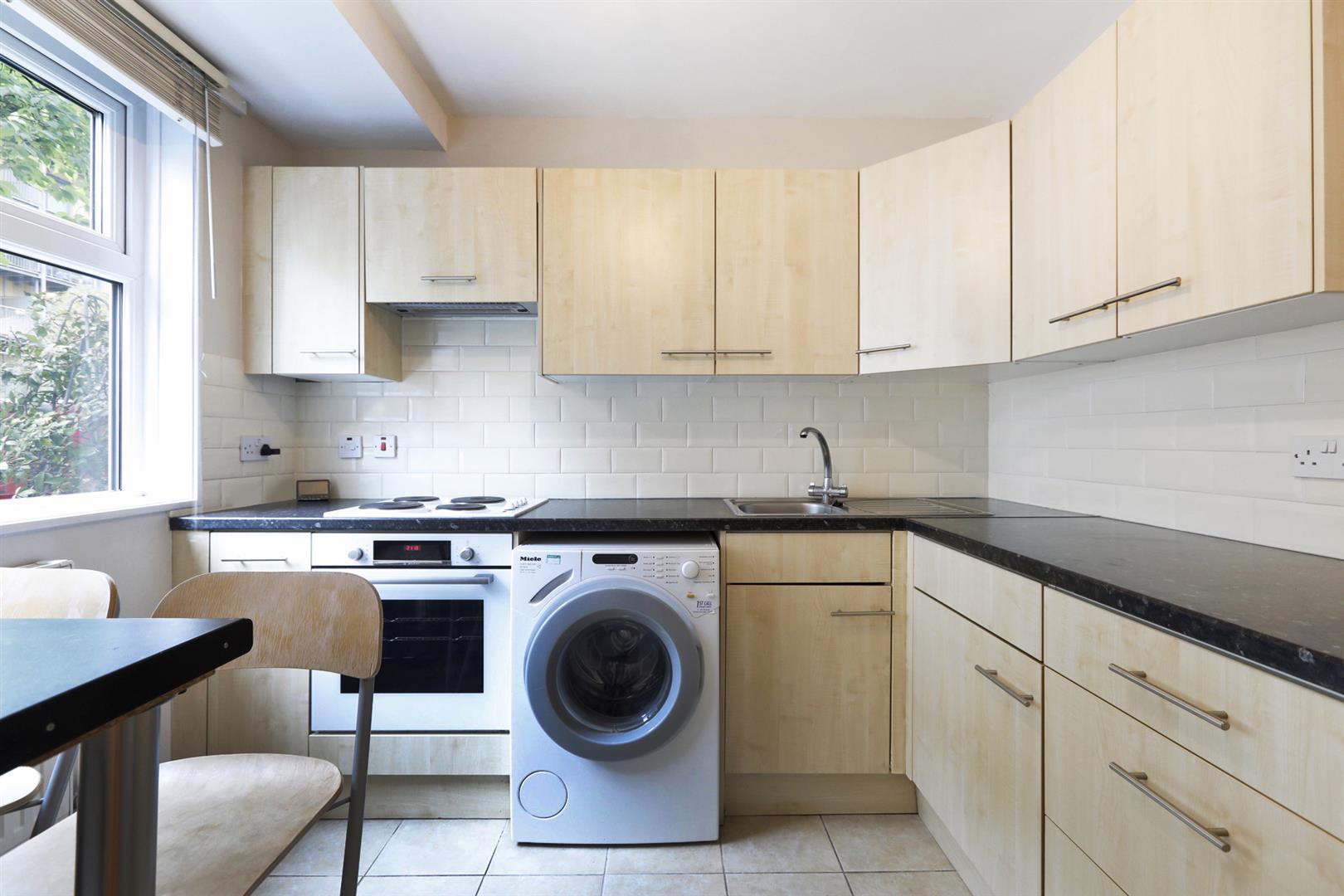 Flat Sanctuary Street in Greater London