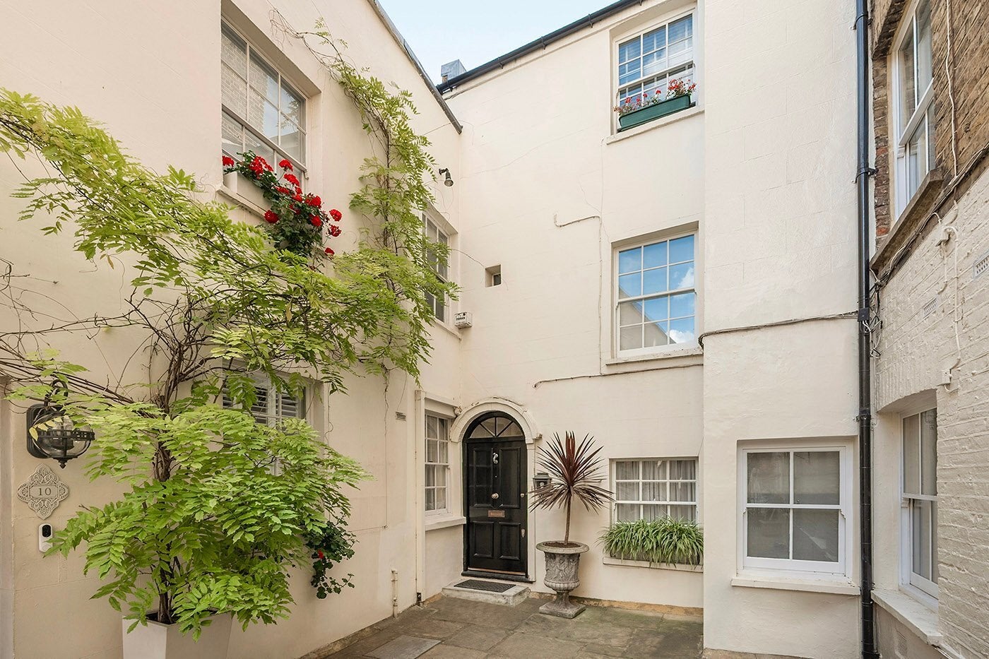 House Frederic Mews in City of Westminster