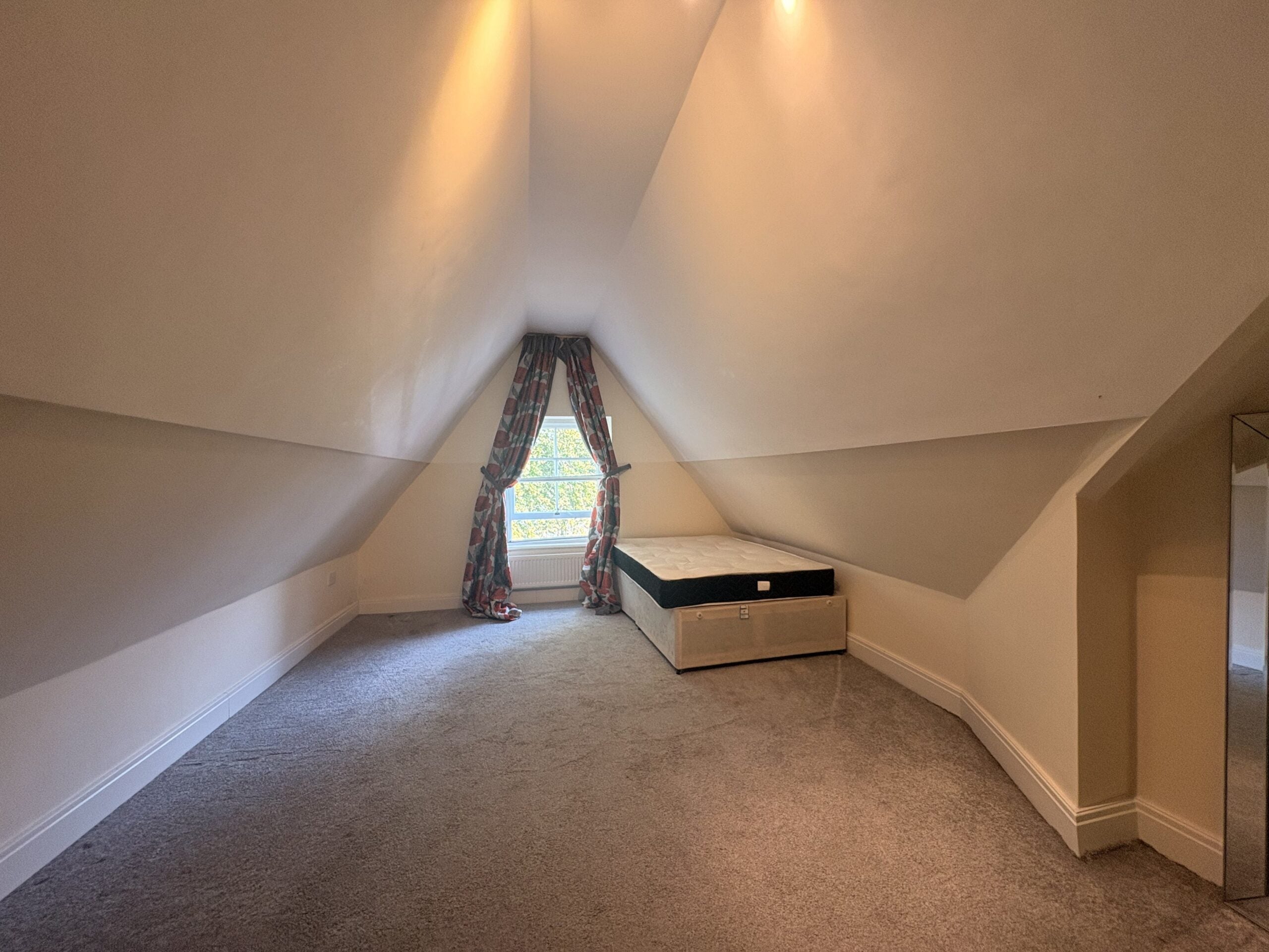 Flat Ninian Road in Cardiff