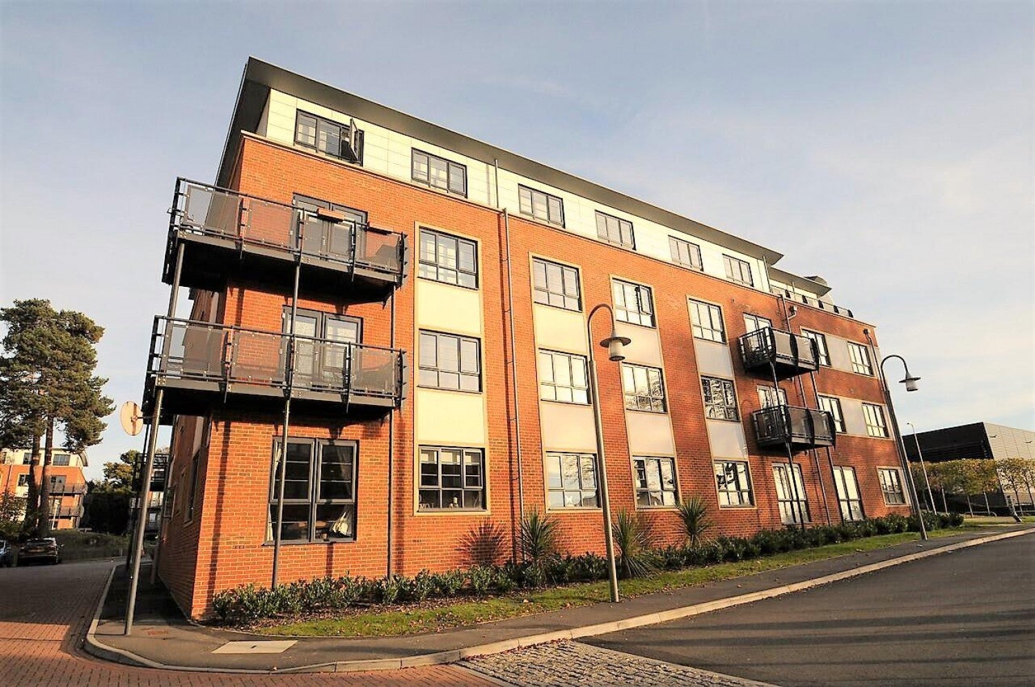 Flat Wallis Square in Rushmoor