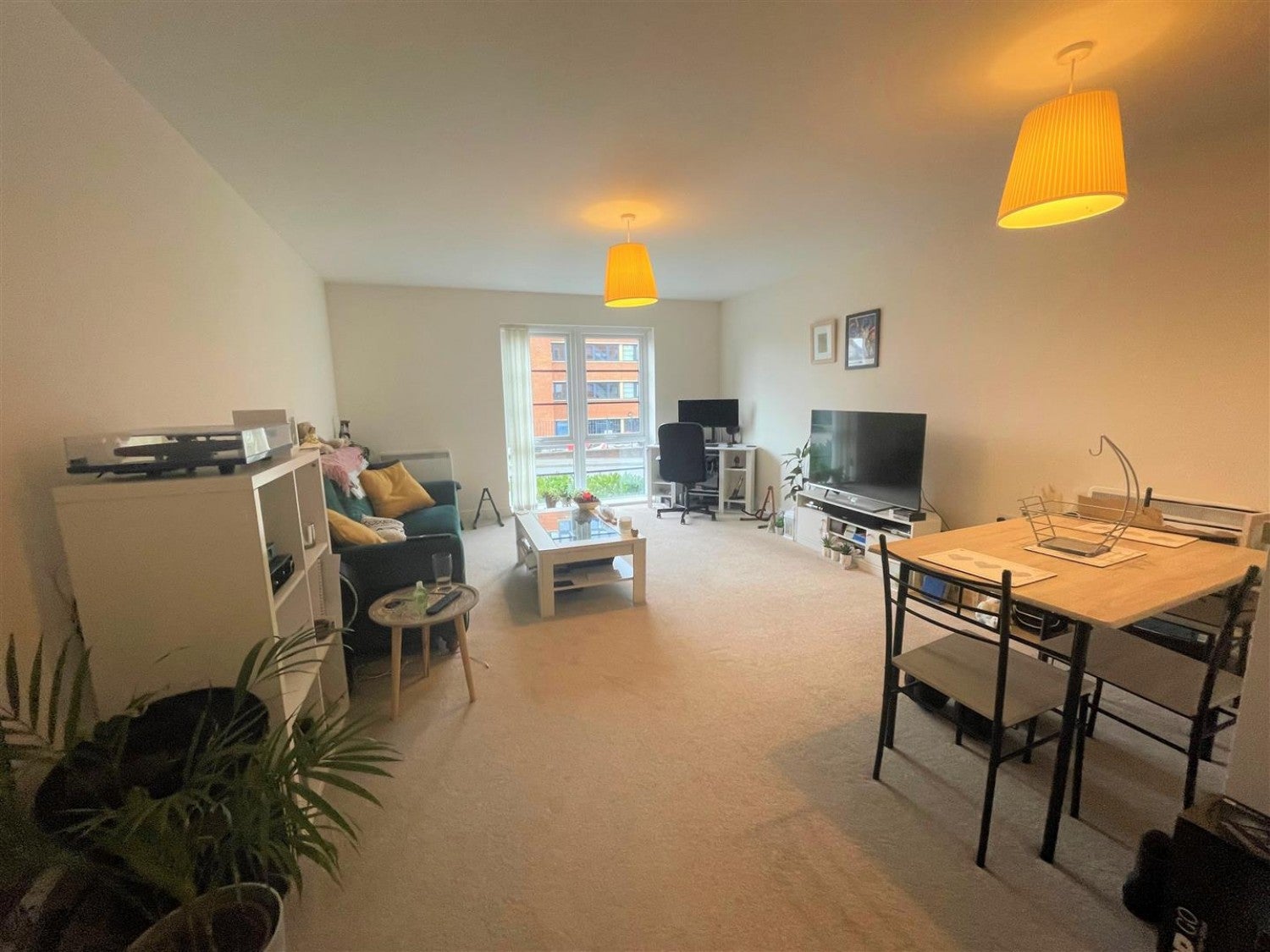 Flat Wallis Square in Rushmoor