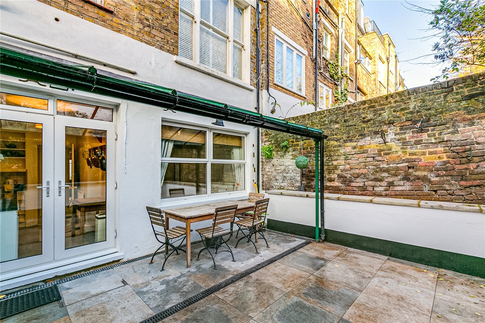 House Aynhoe Road in Greater London
