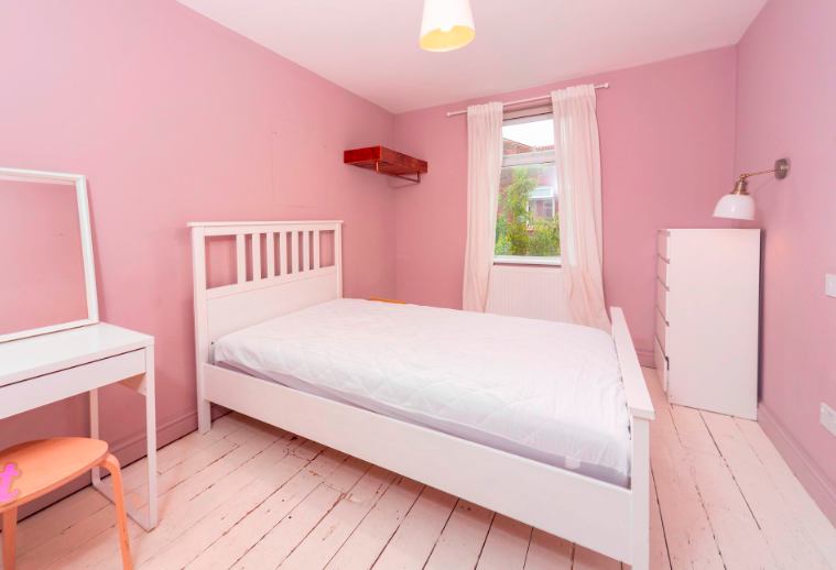 Room Ruskin Avenue in Manchester