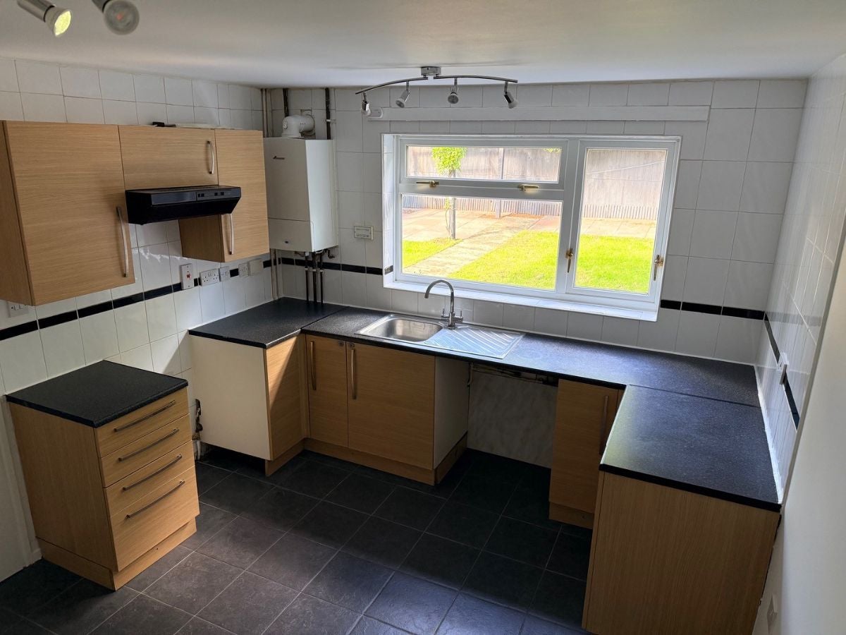 House Treynham Close in Wolverhampton