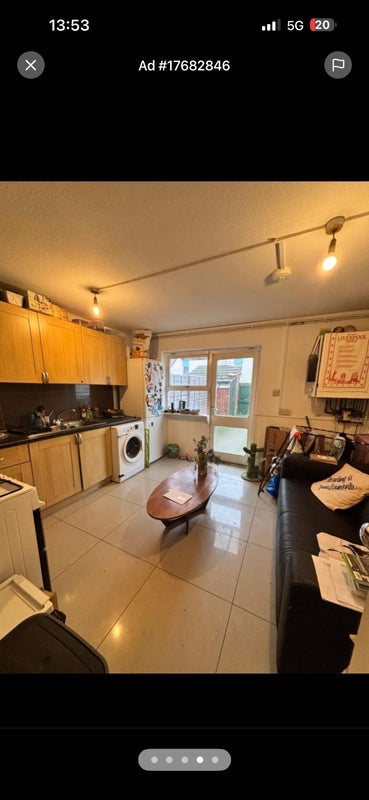 Room Theydon Road in Greater London