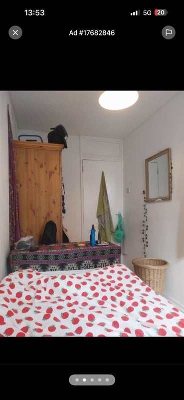 Room Theydon Road in Greater London