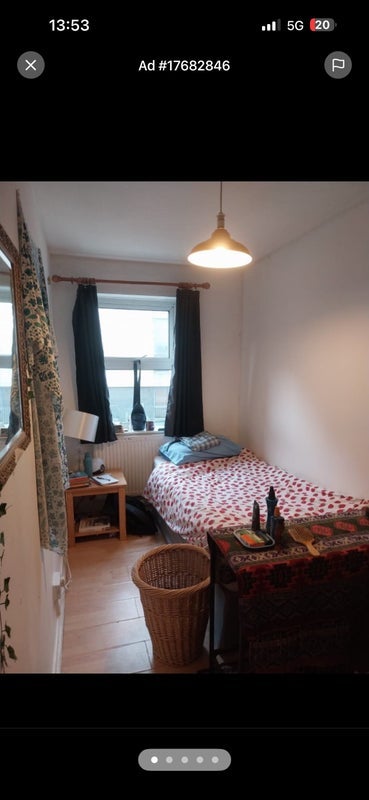 Room Theydon Road in Greater London