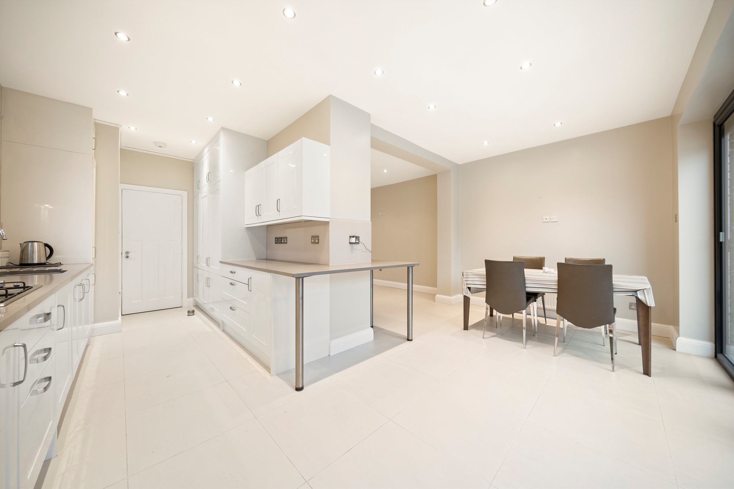 House Lennox Gardens in Greater London