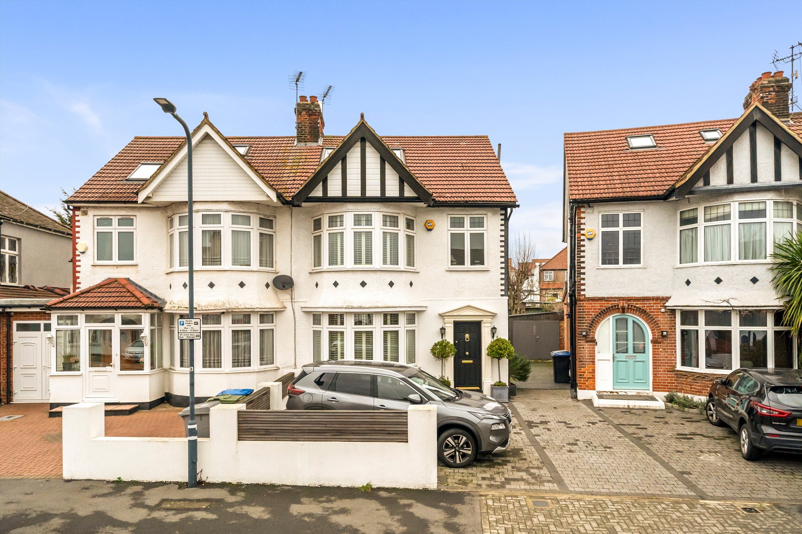 House Lennox Gardens in Greater London
