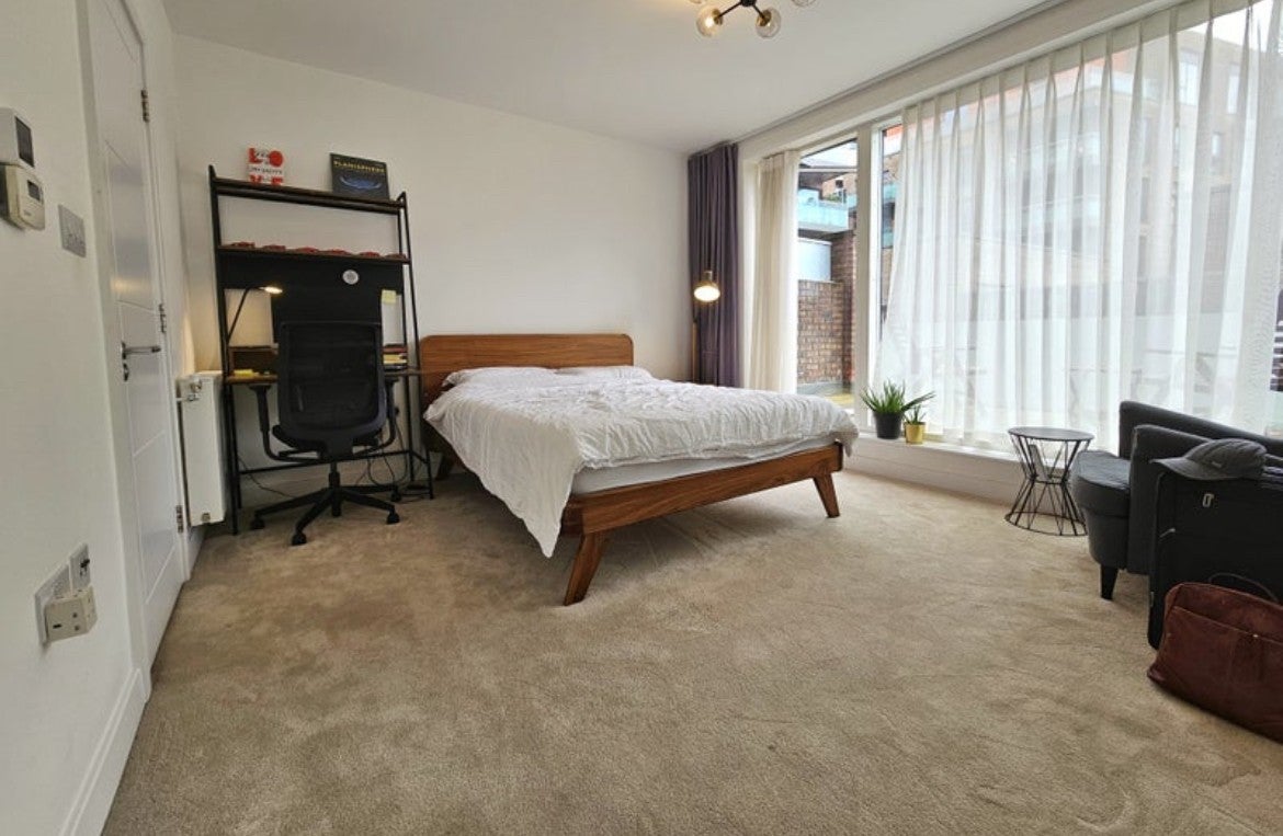 Room Rennie Street in Greater London