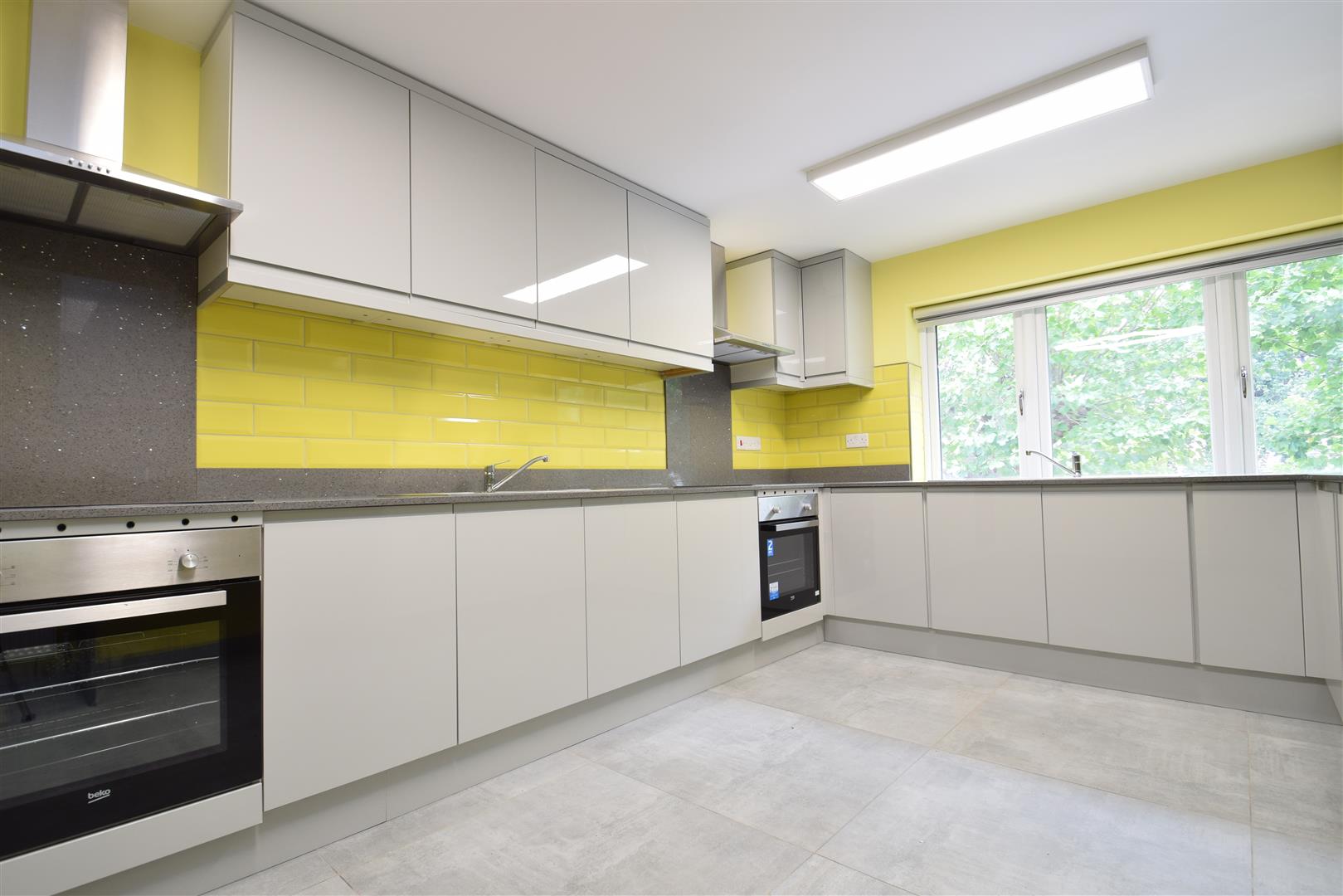 Flat Chaplin Road in Greater London